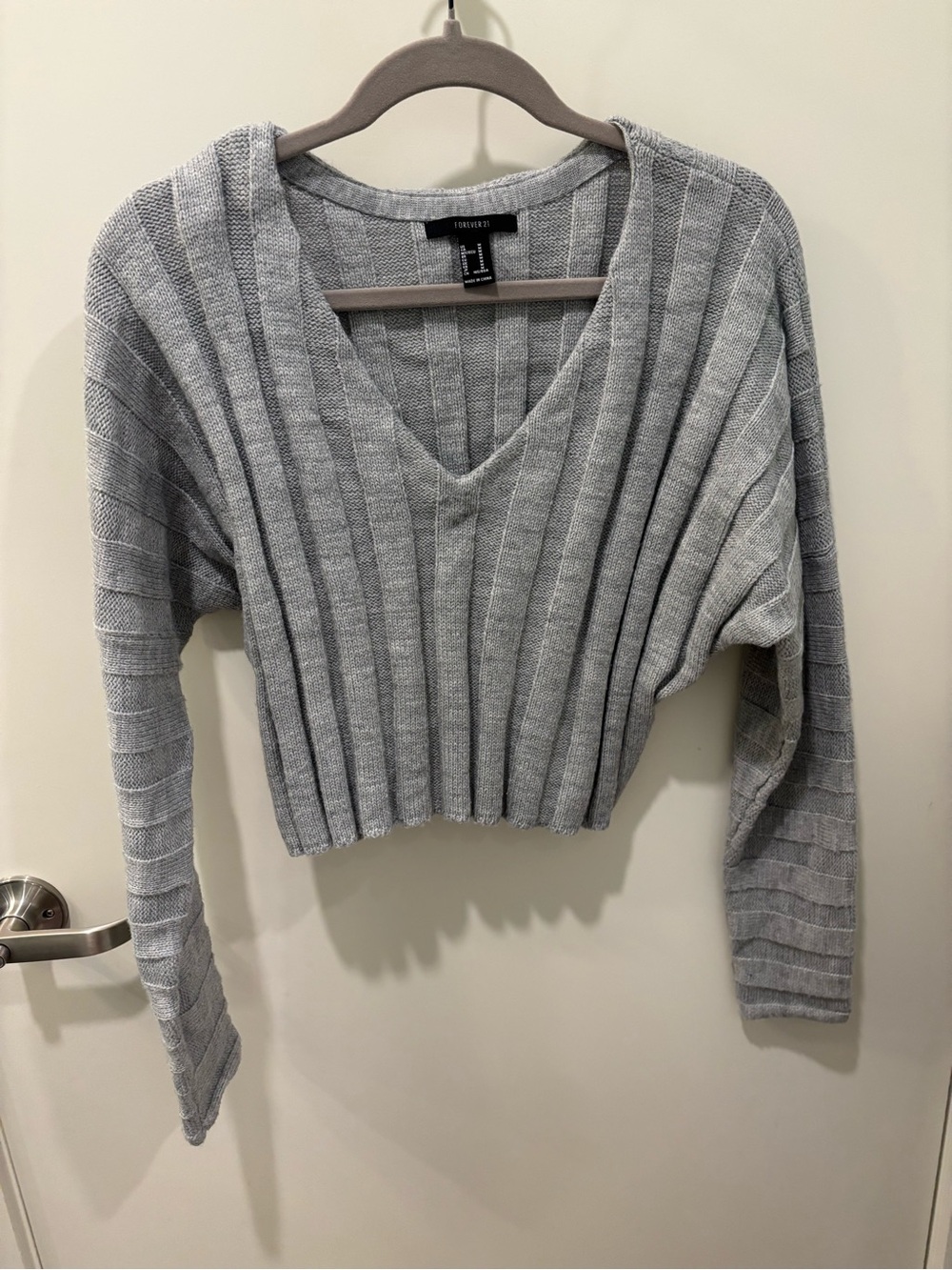 Forever 21 Light Gray Ribbed V-Neck Sweater Top